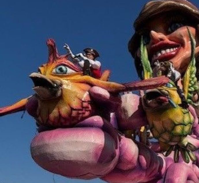 Roze carnavalswagen met vogels
